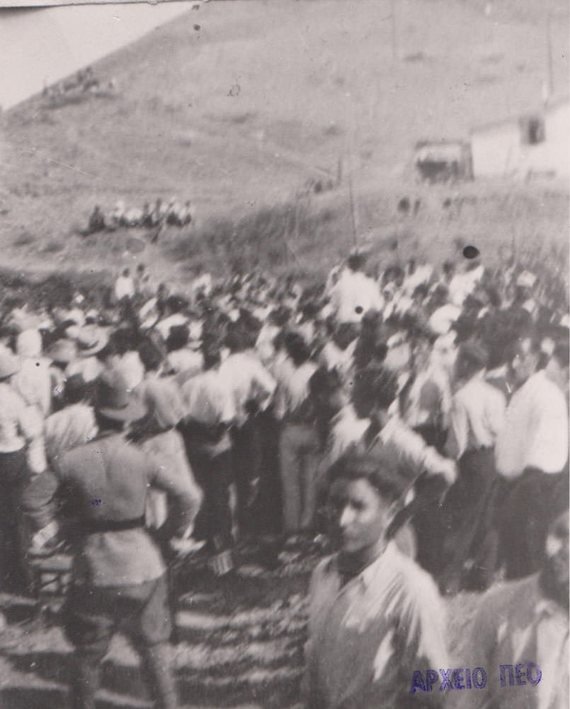 1936'da, Mavrovouni madeninde yer alan 3.000 Kıbrıslı Rum ve Türk-Kıbrıslı madenci bir grev ilan etti.