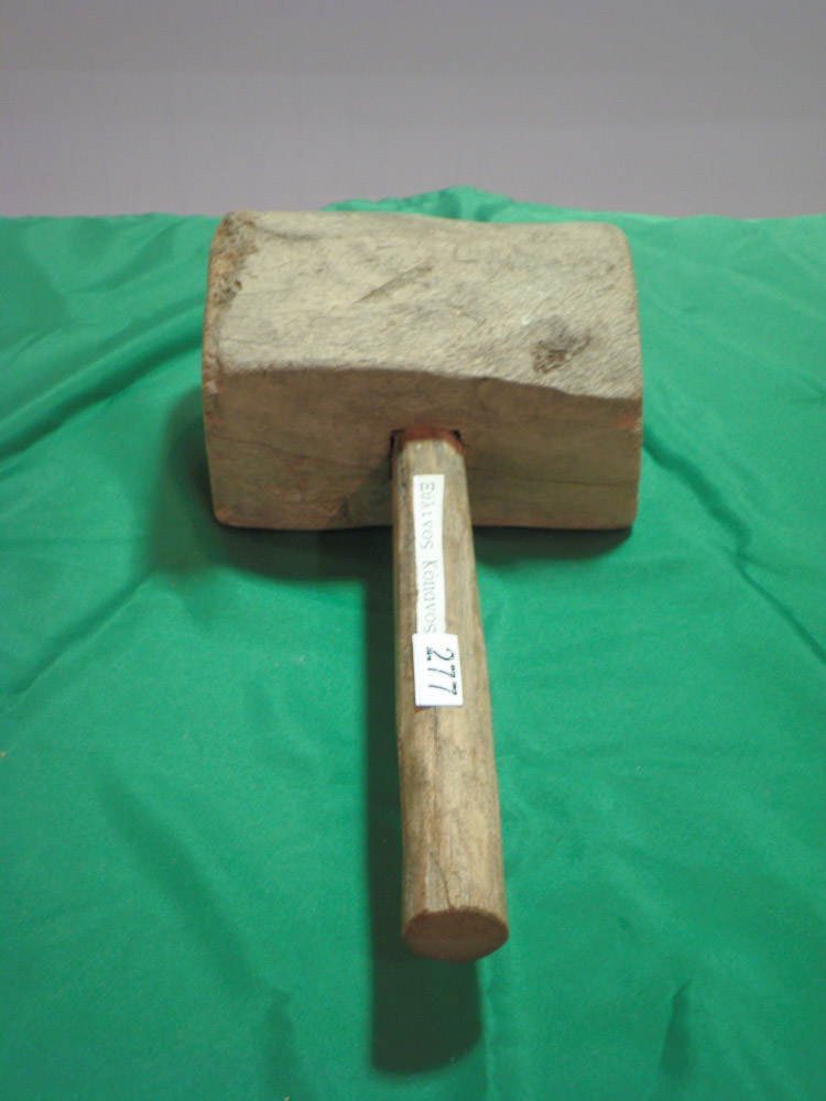 ‘Kopanos’ (Mallet):  Used to hit a chisel at the split in the wood.